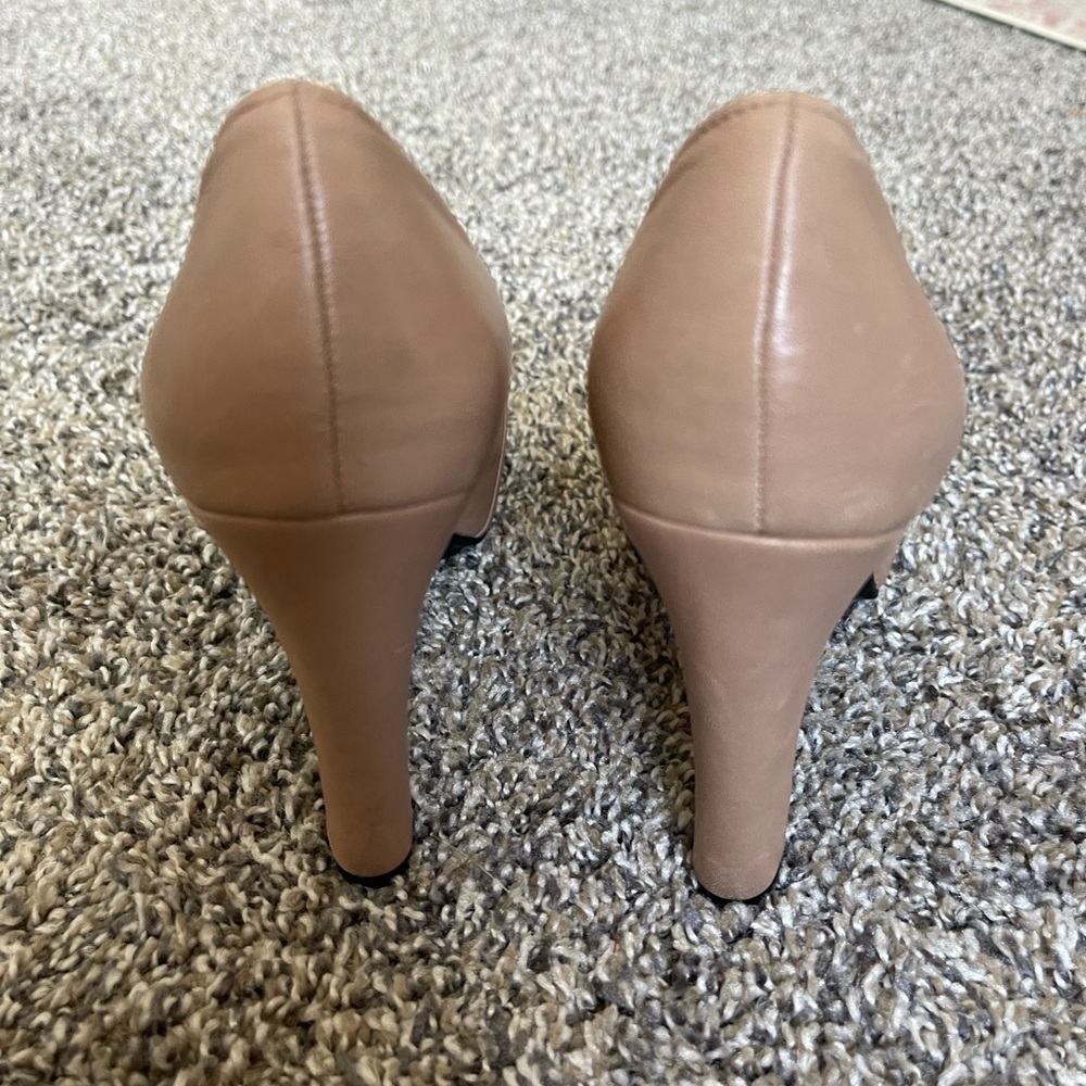 5/$25 Me Too Leather 3” heel with platform size 7M - Picture 7 of 10